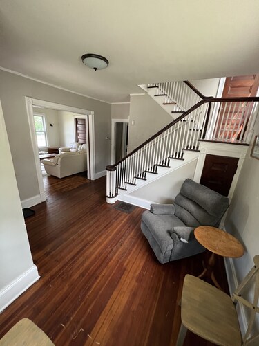 Entire Home: Central & Spacious Space in DT Geneva