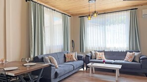 Apartamento familiar | Mobiliario individual, sistema de insonorización, wifi gratis