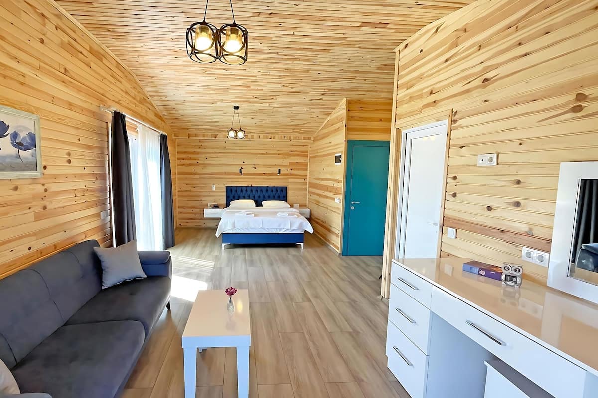 Honeymoon Double Room | 2 bedrooms, individually furnished, soundproofing, free WiFi