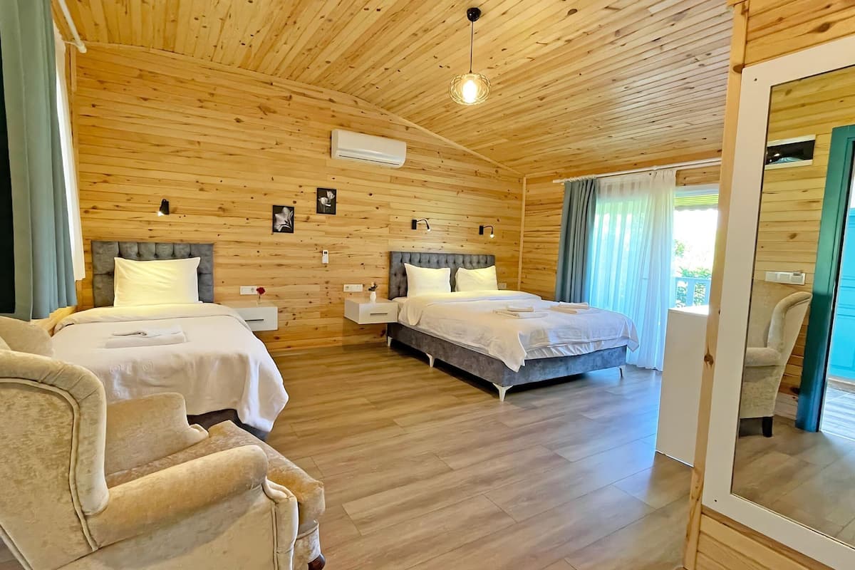 Deluxe Triple Room | 2 bedrooms, individually furnished, soundproofing, free WiFi