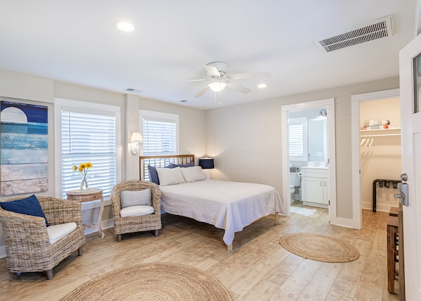 1 slaapkamer, een strijkplank/strijkijzer, wifi