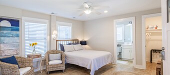 New, great for couples. Pets friendly, fenced backyard, close to beach and bay. 