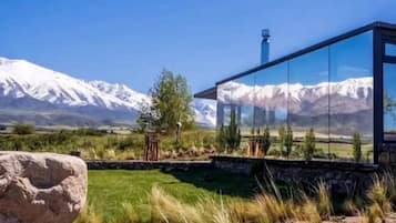 高級寝具、羽毛の掛け布団、ピロートップベッド、客室ごとに異なる装飾