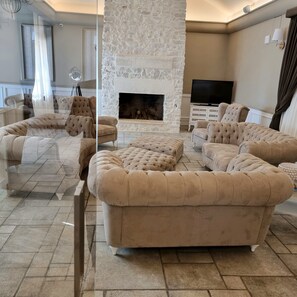 Coin salon dans le hall