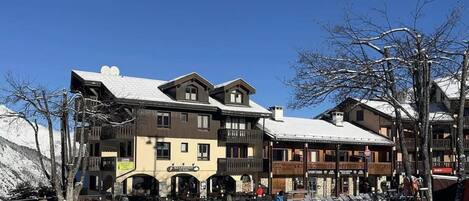 المنشأة من الخارج