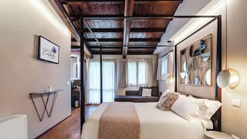 4 bedrooms, in-room safe, desk, iron/ironing board