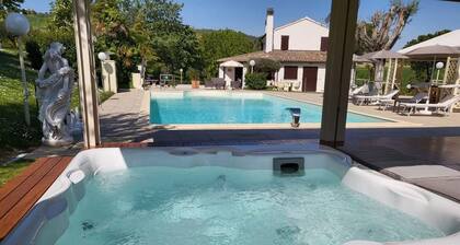Villa with pool, Jacuzzi and SPA with 4 suites in Rimini