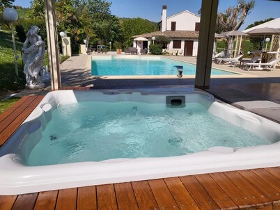 Villa with pool, Jacuzzi and SPA with 4 suites in Rimini