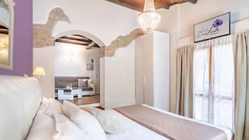 4 bedrooms, in-room safe, desk, iron/ironing board