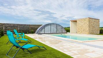 IndendĂžrs pool, opvarmet pool