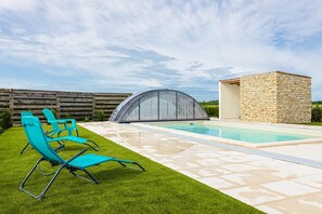 Indoor pool, a heated pool - Koala Cottage (Marans)