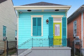Exterior detail - Nouvelle Orleans | Lively Area near French Quarter (New Orleans)