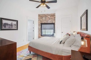 5 bedrooms, desk, iron/ironing board, travel crib