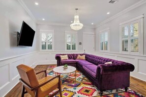 TV, offices - Cheerful & Bright - Blocks to the French Quarter (New Orleans)