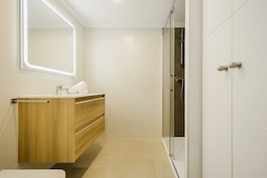 Shower, towels - Levante Sunset Luxury apartment Don Miguel (R109) (Benidorm)
