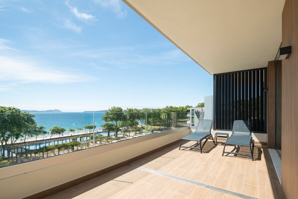 Suite Deluxe, vista al mar | Terraza o patio