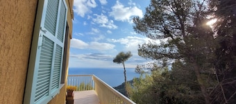 2-bedroom apartment, large terrace overlooking the Côte d'Azur
