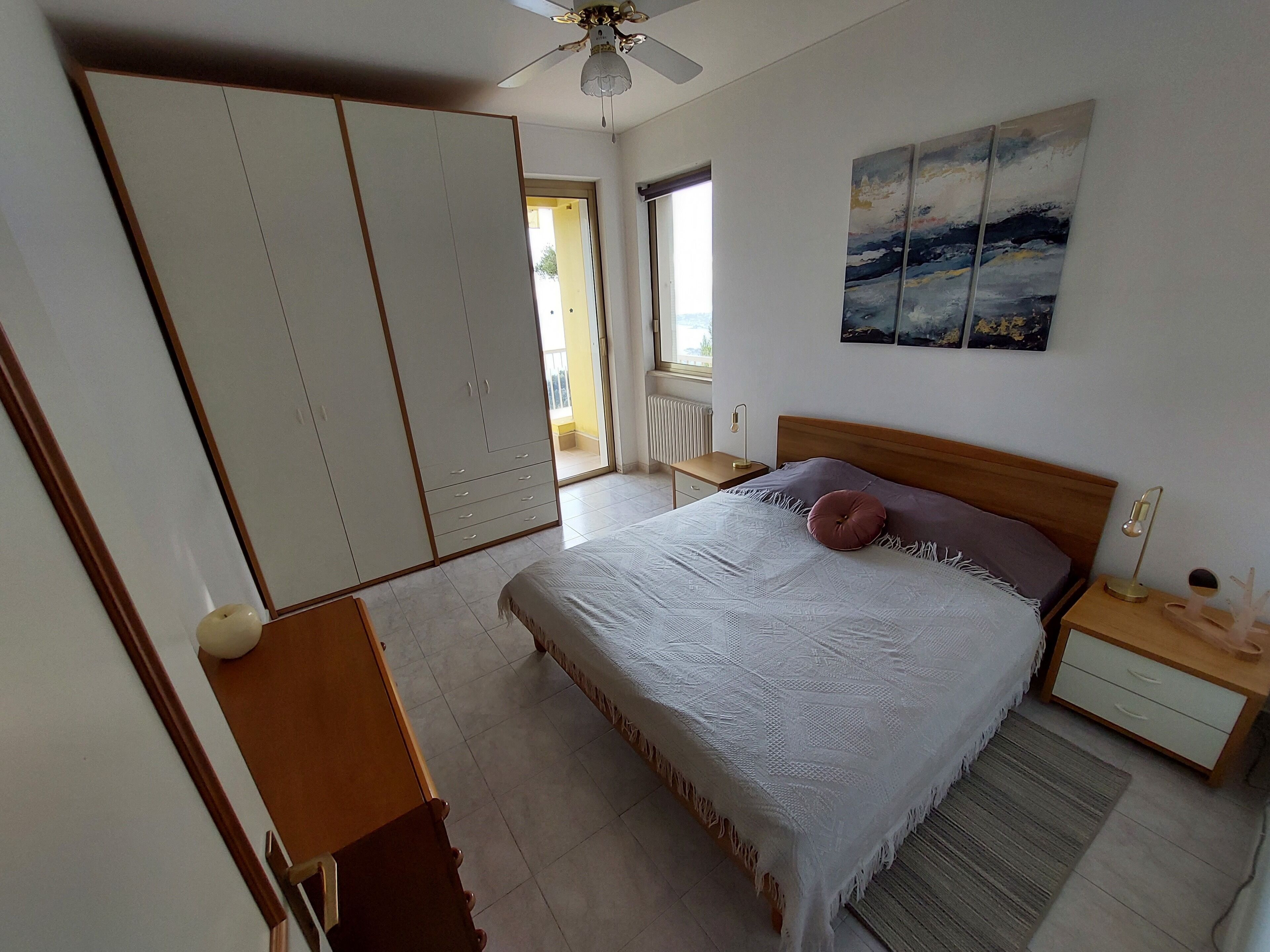 2 chambres, fer et planche à repasser, lit parapluie, draps fournis