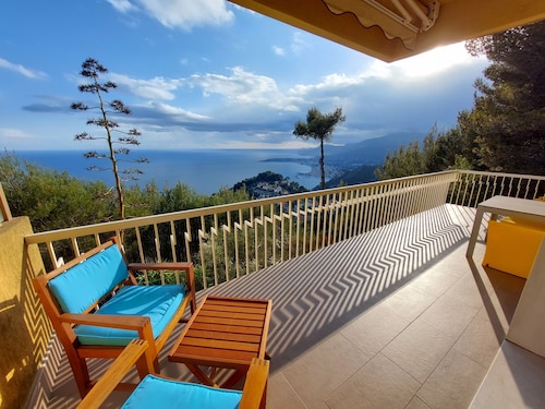 Appartement 2 chambres, grande terrasse avec vue sur la Côte d'Azur