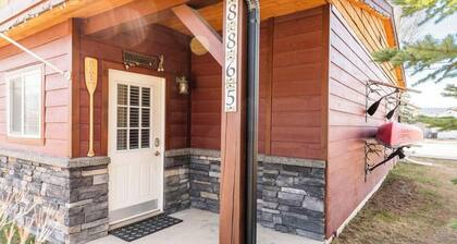 Paddlers Inn - Guide's Suite | Rustic | Charming