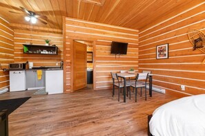 1 bedroom, desk, free WiFi, bed sheets
