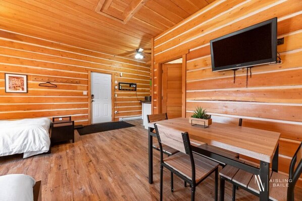 1 bedroom, desk, free WiFi, bed sheets