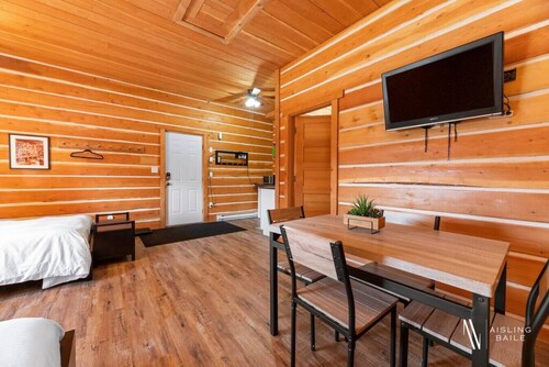 Paddlers Inn - Canoe Shop | Rustic | Quaint | Cozy