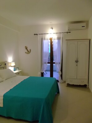 1 bedroom, iron/ironing board, travel cot, free WiFi