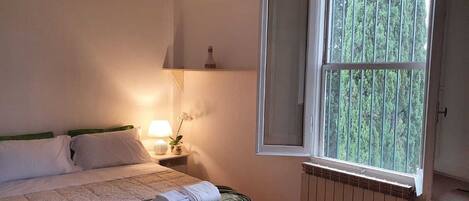 3 sovrum, skrivbord, strykjärn/strykbräda och gratis wi-fi