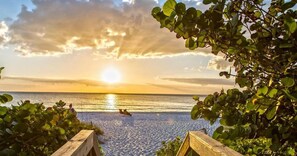 Beach nearby - 699 Gulf Breeze Oasis · NEW Heated pool w Sundeck (Naples)