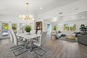 Dining - 699 Gulf Breeze Oasis · NEW Heated pool w Sundeck (Naples)