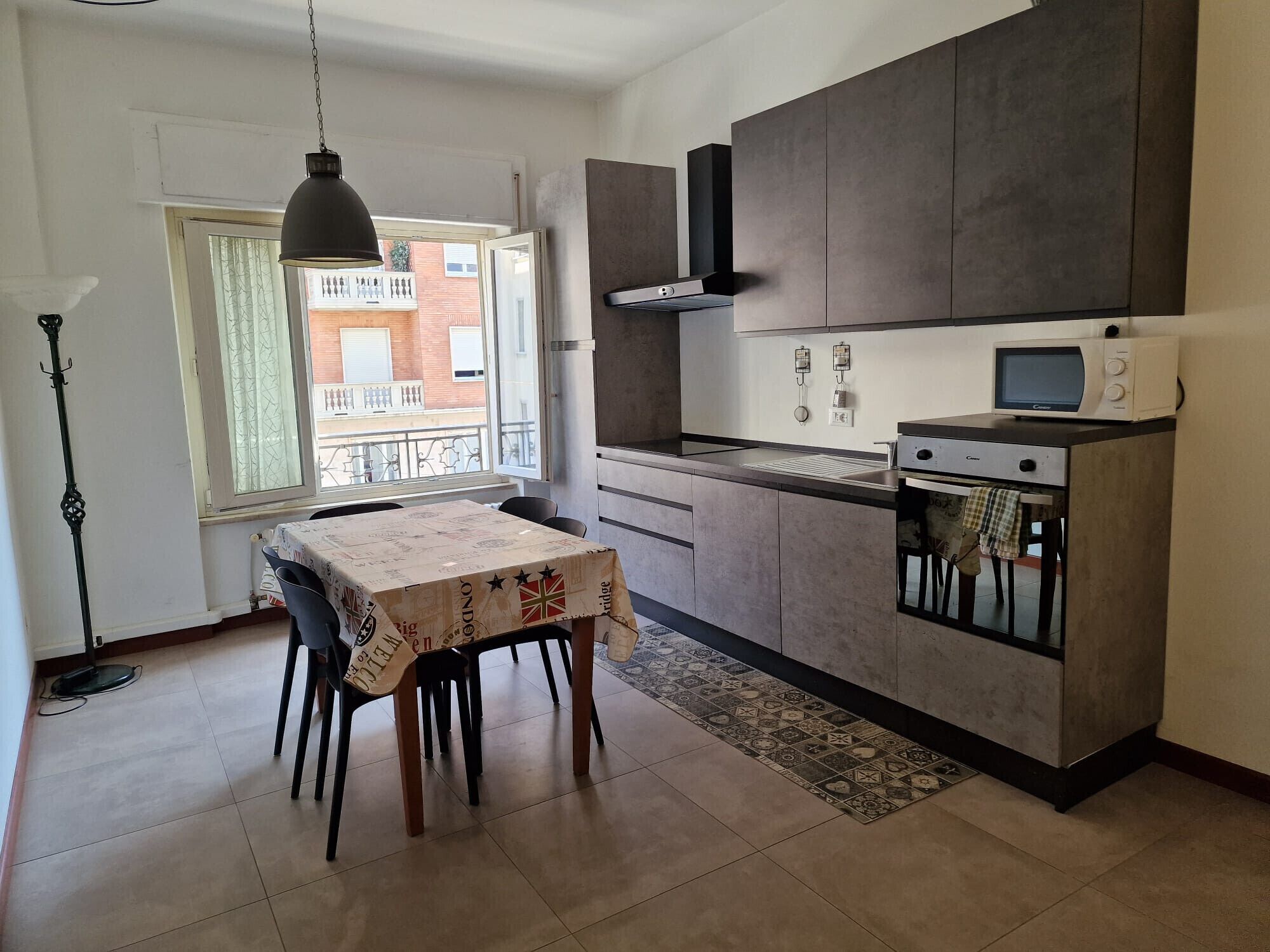 Fridge, microwave, oven, coffee/tea maker