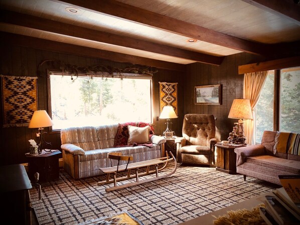 TV, fireplace, DVD player, books - Near Yellowstone, this Cabin will throw you back in time! (Cody)