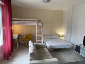 1 chambre, fer et planche à repasser, Wi-Fi gratuit