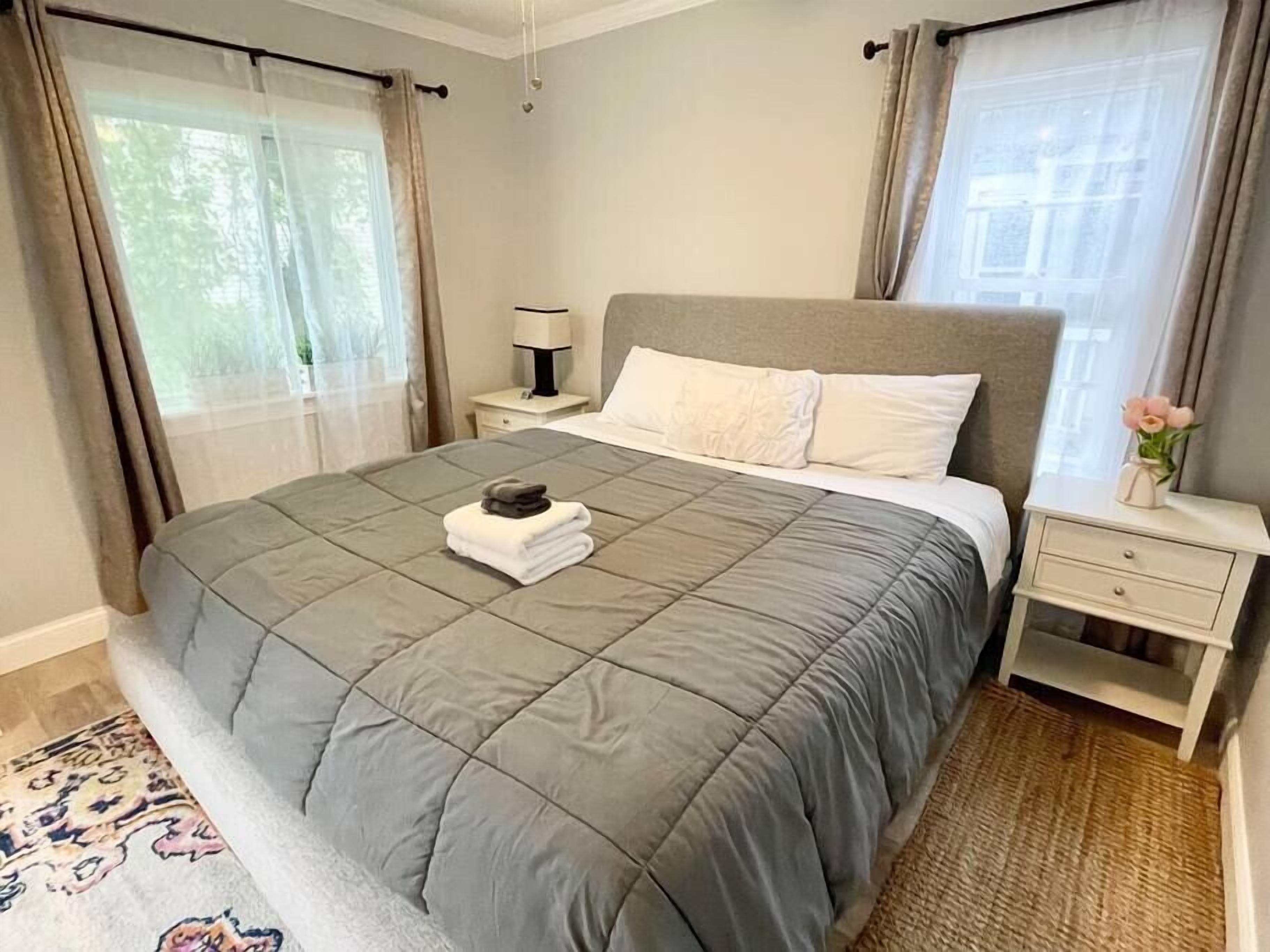 2 多间卧室、熨斗/熨衣板、WiFi、床单