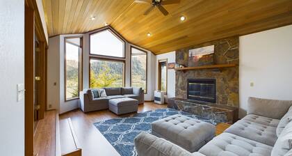 Breathtaking Ocean, Mountain & Juneau Views