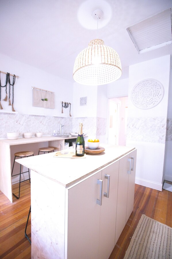 冰箱、微波炉、茶具/咖啡用具、烤面包机