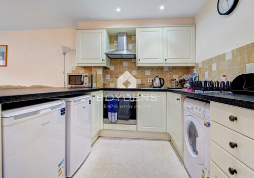 Nestled in the heart of Frinton on Sea is this terraced mews cottage offering open plan living