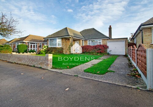 A delightful bungalow ideally located in a quiet tree-lined avenue and close to the seafront