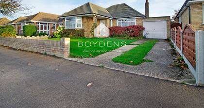 A delightful bungalow ideally located in a quiet tree-lined avenue and close to the seafront