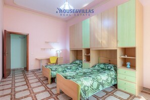 2 bedrooms, bed sheets