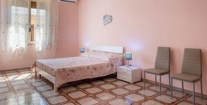 2 bedrooms, iron/ironing board, bed sheets