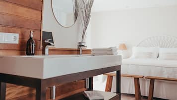 Signature-Doppelzimmer | Badezimmer | Haartrockner, Bademäntel, Hausschuhe, Bidet