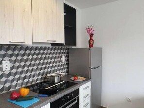 Fridge, microwave