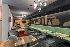 Tägliches Frühstücksbuffet gegen Gebühr