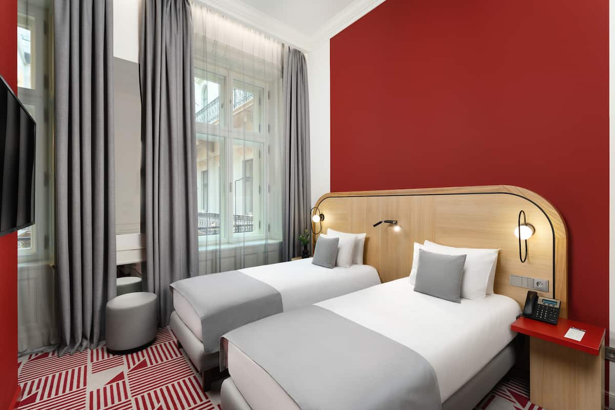 1 bedroom, hypo-allergenic bedding, in-room safe, blackout curtains