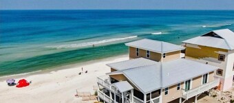 ON THE BEACH! 5 BEDROOMS EACH WITH PRIVATE BATHS LARGE PORCHES