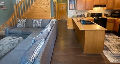 Cozy "Wildwood Lodge" Nestled in a Beautifully Wooded Setting - Pet Friendly