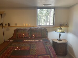 Iron/ironing board, free WiFi, bed sheets - Private Apartment, 1 bedroom, 1 full bathroom, living room & kitchenette (Bailey)