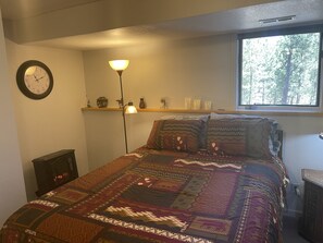 Tabla de planchar con plancha, wifi gratis y ropa de cama 